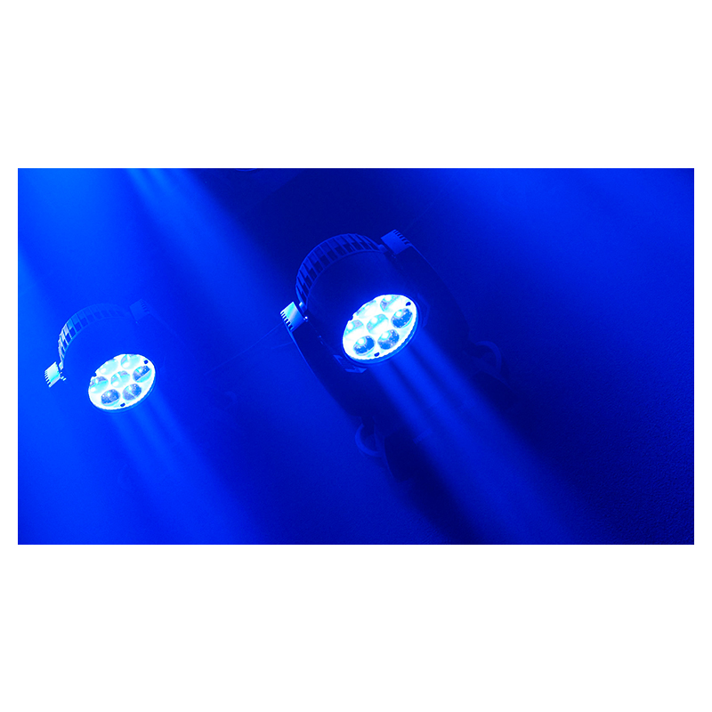 Вращающаяся голова CHAUVET-PRO Rogue R1 Wash